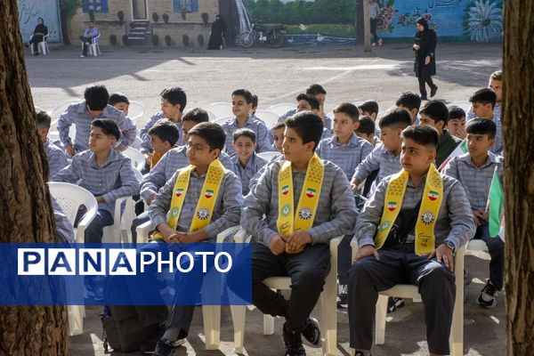 جوانه‌های محلاتی ورود به دوره متوسطه را با جشن جوانه‌ها آغاز کردند