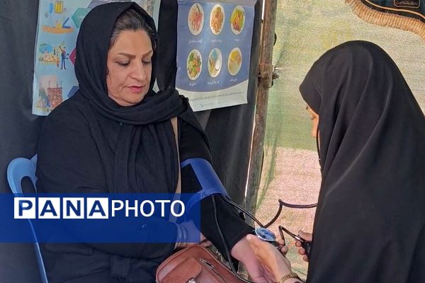 برپایی نمایشگاه "مادرم فاطمه" در دبیرستان مهر نیشابور