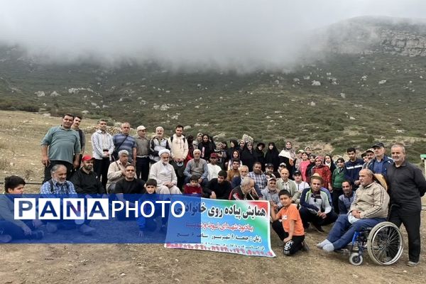 همایش پیاده‌روی خانوادگی در روستای لوط لاریجان 