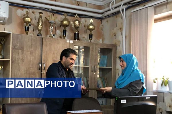  تجلیل از آموزگاران فعال طرح “حامی” در مدرسه هدی  شهرقدس