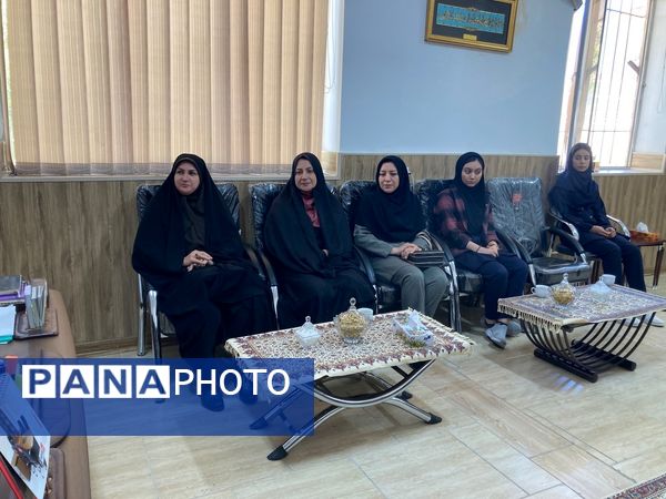 بازدید دانش‌آموزان دبیرستان سمیه از کلانتری ۱۱ بجنورد به مناسبت هفته نیروی انتظامی 
