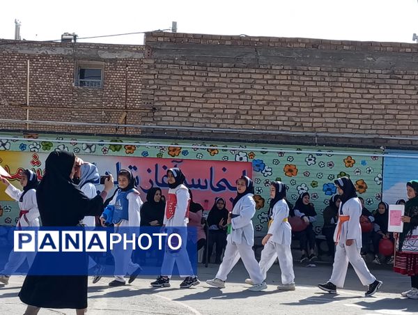 المپیاد ورزشی در دبستان ناهید نخودی