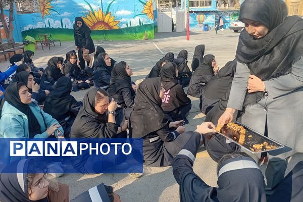 برپایی ایستگاه صلواتی و شهادت حضرت زهرا در مدرسه شهید زهره‌وند قرچک 