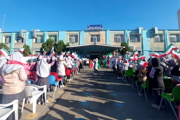 آیین نواختن زنگ استکبار ستیزی در دبستان صدف ناحیه ۶