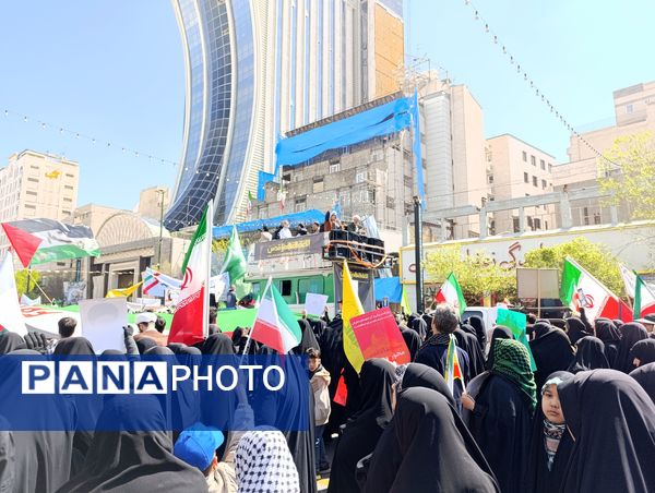 شرکت با شکوه مردم مشهد در راهپیمایی روز جهانی قدس