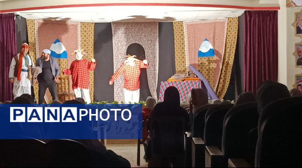 اجرای تئاتر «قصه‌ ما‌ مَثل‌ شد‌ حسنی‌ ما» در خلیل آباد
