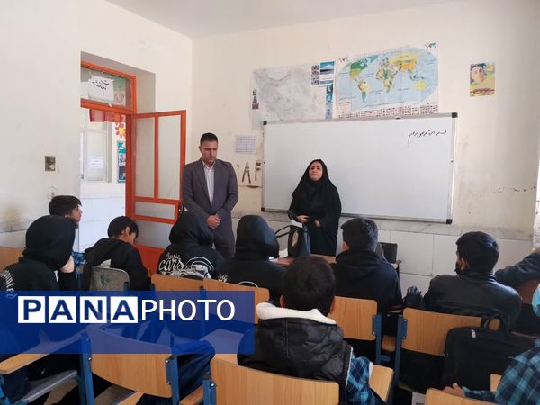 بازدید معاون آموزشی و کارشناس آموزش متوسطه اداره آموزش و پرورش خاتم 