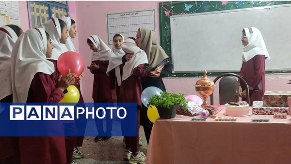 ویژه برنامه هفته معلم در دبستان استقلال حاجی آباد