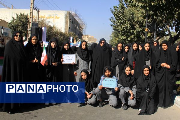 تجلی اقتدار مردم بهارستان در راهپیمایی ۱۳ آبان