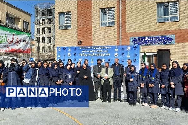 اولین نمایشگاه ماها در دبیرستان فرزانگان ۲ دوره دوم ناحیه ۷ مشهد