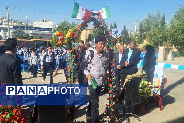 مهر با مقاومت همگام در دبیرستان هیأت امنایی رازی ناحیه چهار شیراز 