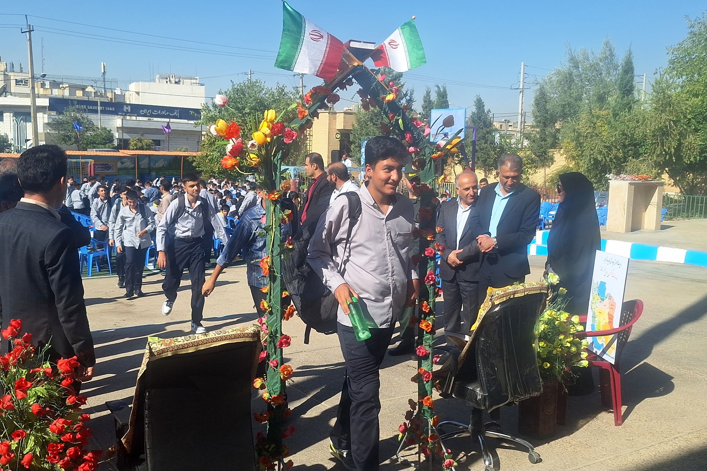 مهر با مقاومت همگام در دبیرستان هیأت امنایی رازی ناحیه چهار شیراز 
