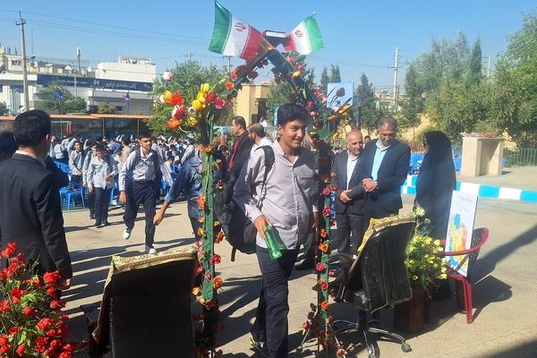 مهر با مقاومت همگام در دبیرستان هیأت امنایی رازی ناحیه چهار شیراز 