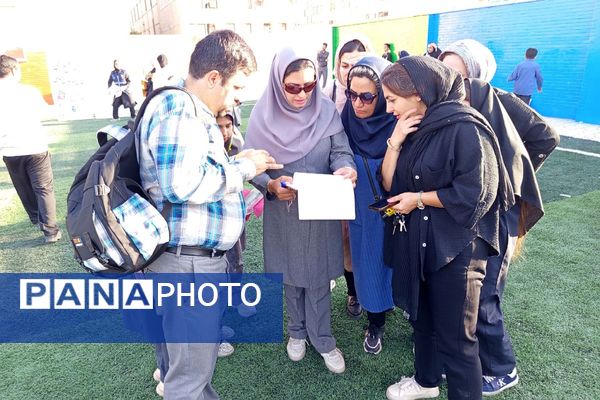 هیجان پرتاب موشک آبی در هفته هوافضا با حضور دانش‌آموزان در پژوهشسرای خواجه نصیرالدین طوسی