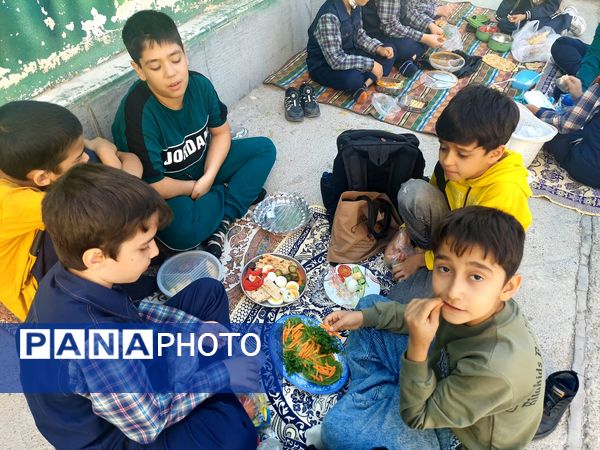 صبحانه سلامت و روز جهانی تخم مرغ در مدرسه شهدای فرهنگی شهرستان شیروان
