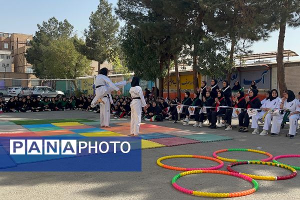 از حرکات رزمی دانش‌آموزان تا طناب‌کشی معلمان، المپیاد ورزشی مدرسه حکمت بهارستان‌دو