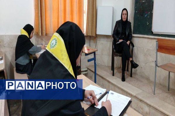  امتحانات ترم اول در دبیرستان دهنوی