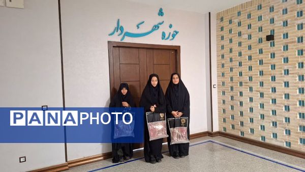 نشست صمیمی با حضور مسئولان و دانشآموزان زینب نام در یزد