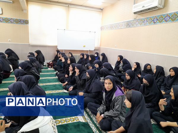 حضور فرماندهی نیروی انتظامی ناحیه ۳ مشهد در مدرسه شاهد ارض اقدس 