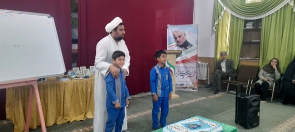جشن قرآن در دبستان شهید فلاح‌زاده ابرکوه 