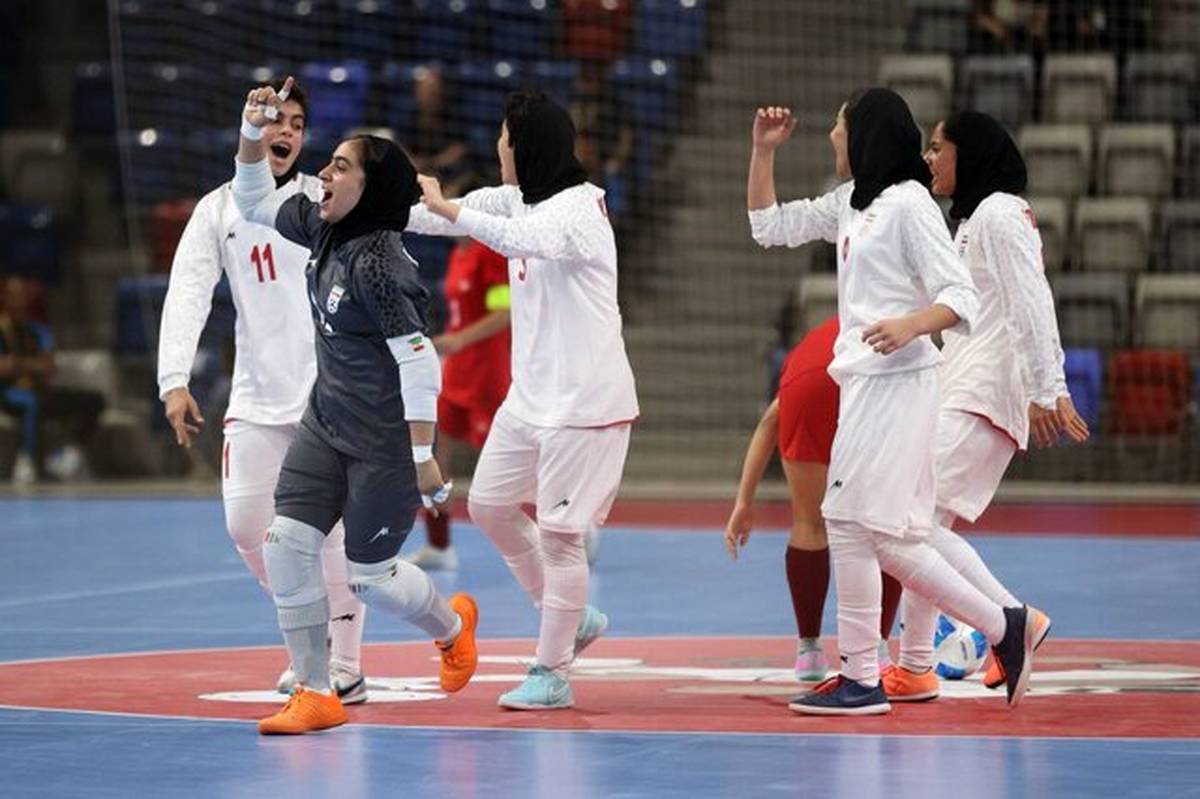 پیام روحیه‌بخش سرمربی تیم ملی فوتسال بانوان ایران به تیم دانش‌آموزی دختران در برزیل