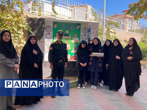 بازدید دانش‌آموزان دبیرستان سمیه از کلانتری ۱۱ بجنورد به مناسبت هفته نیروی انتظامی 