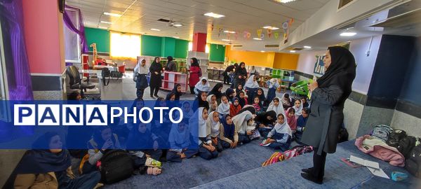 بازدید دانش آموزان مدرسه شهید خاقانی شیروان از کتابخانه اندیشه‌‌ در هفته کتاب و کتابخوانی