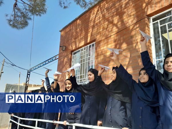  موشک آرزوها در هفته بهداشت روان در مدرسه مادرمهربان خلیل آباد