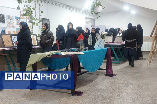 همدلی دانش‌آموزان، اولیاء و معلمان در جشن خلاقیت هنرستان کارآفرینان بهارستان دو