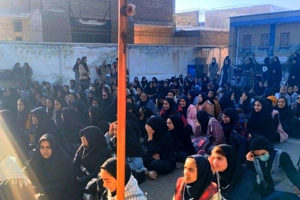 قابی ماندگار از کلاس دوازدهم انسانی دبیرستان حضرت معصومه سلام الله علیها 