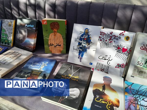 برپایی نمایشگاه کتاب در دبیرستان سلاله ناحیه یک کرج 