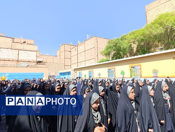 نواختن زنگ سپاس معلم در دبیرستان و دبستان میرزا جعفر سروقد