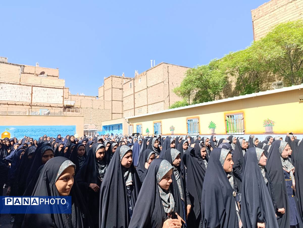نواختن زنگ سپاس معلم در دبیرستان و دبستان میرزا جعفر سروقد