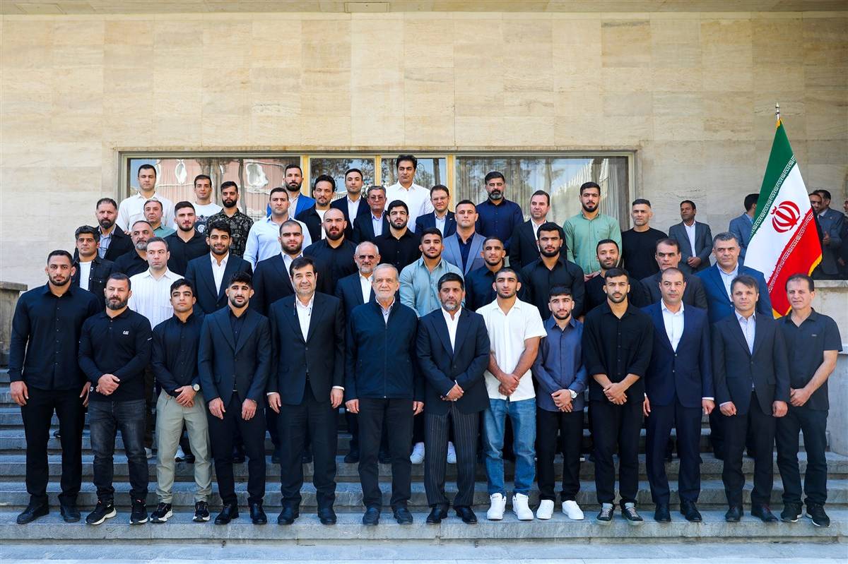 مراسم تجلیل از قهرمانان کشتی توسط رئیس جمهور برگزار شد