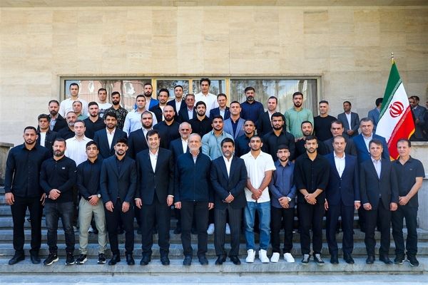 مراسم تجلیل از قهرمانان کشتی توسط رئیس جمهور برگزار شد