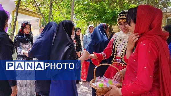 برپایی نمایشگاه آثار هنری دانش‌آموزان هنرستان حضرت خدیجه اشتهارد