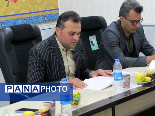 نشست معاون پیشگیری و تشخیص توانبخشی سازمان آموزش پرورش استثنایی کشور با مدیران مرکز  استان