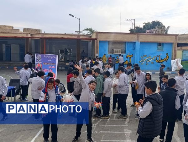 مسابقه «نجات تخم‌مرغ» در دبیرستان شهید بهشتی بهبهان