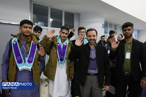 آیین بدرقه دانش‌آموزان و مربیان عمره‌گزار به سرزمین وحی