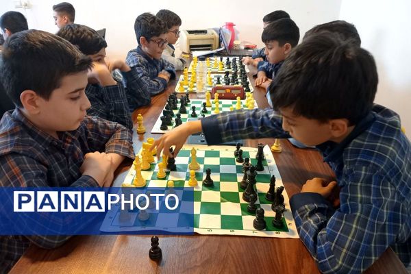 رقابت اندیشه‌ها در پیشوا؛ برگزاری مسابقات شطرنج دانش‌آموزی با حضور مسئولان