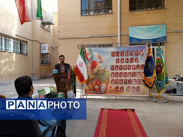 گرامیداشت هفته دفاع مقدس در اداره آموزش و پرورش ناحیه ۳ مشهد