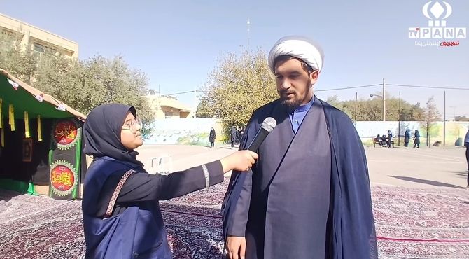 برگزاری نماز جماعت در دبیرستان شهید دهقان