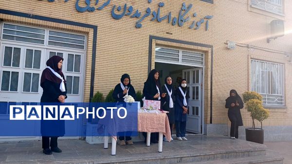 گذری برصبح‌گاه دبیرستان وکیلی ۹