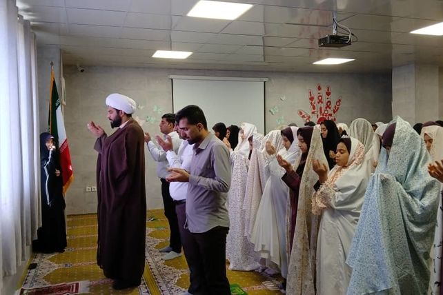 نماز جماعت به امامت امام جمعه‌‌‌ی موقت میناب