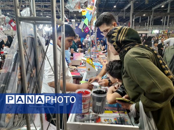 نمایشگاه بین‌المللی لوازم‌التحریر مشهد با استقبال دانش‌آموزان