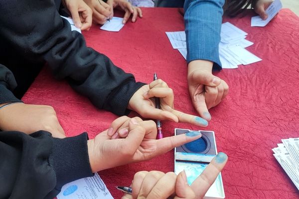 انتخابات شورای دانش‌آموزی در هنرستان مهدیزاده نیا