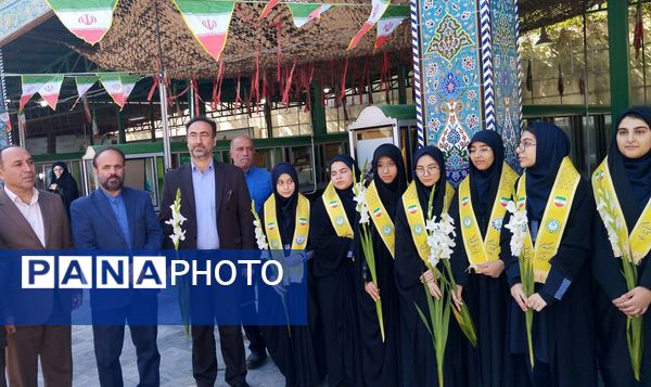 مراسم غبارروبی و عطرافشانی مزار شهدای 400 دستگاه ناحیه 3 کرج در هفته دفاع مقدس