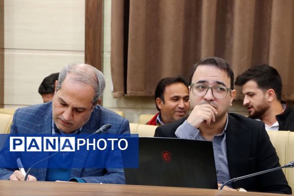 نشست خبری مدیرکل راه و شهرسازی و مدیران دستگاه‌های متولی حمل و نقل یزد