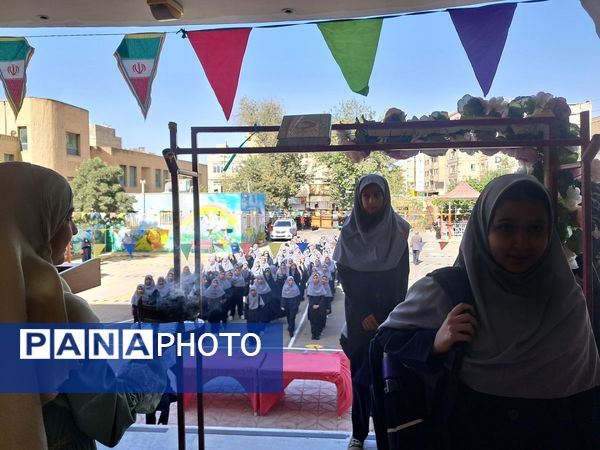 جشن جوانه‌ها در دبیرستان هیات امنایی حضرت معصومه(س) ناحیه 4 کرج 