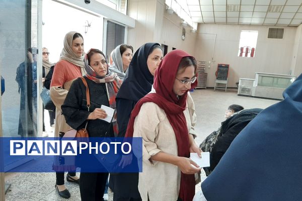 انتخابات انجمن اولیا و مربیان دبیرستان دخترانه پویش ناحیه 3 شیراز